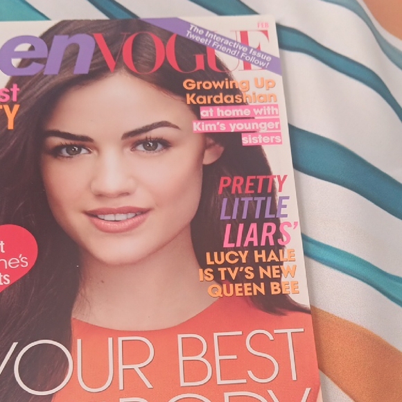 Teen Vogue Magazine February 2011 Growing Up Kardashian Cover - Picture 3 of 9